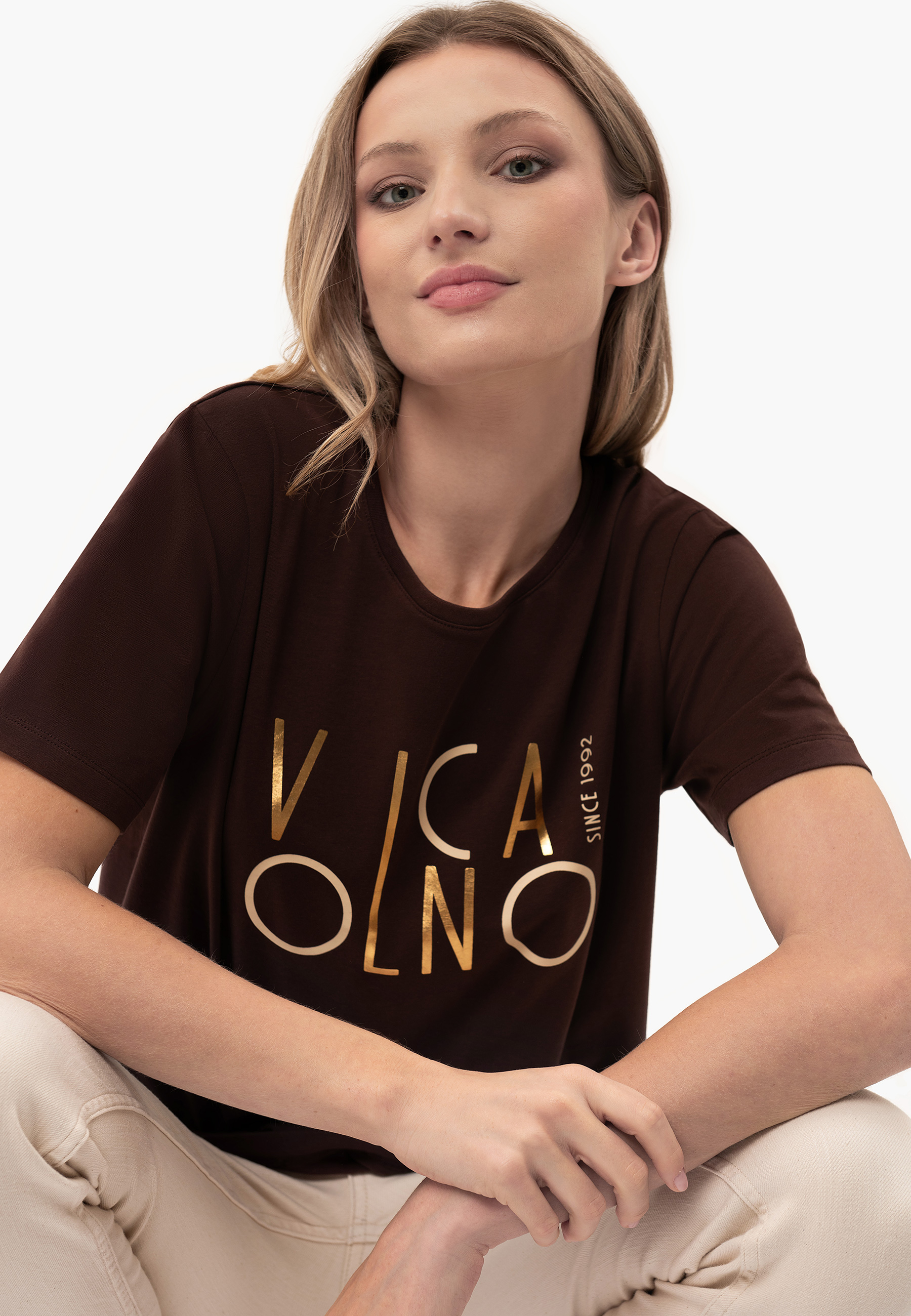 Brązowy t-shirt, Comfort Fit, T-MADAME