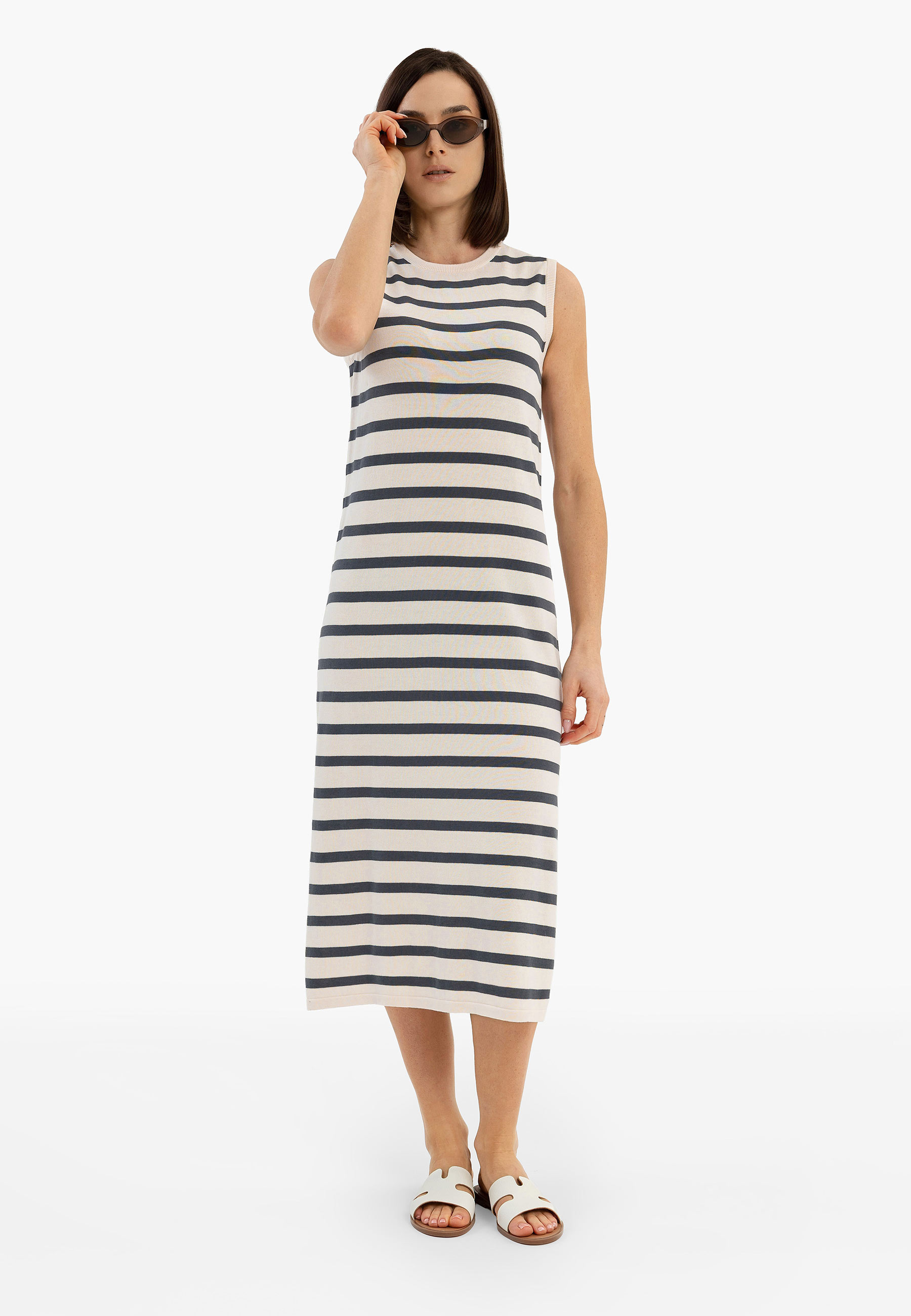 Długa, dopasowana sukienka w paski G-FIERA