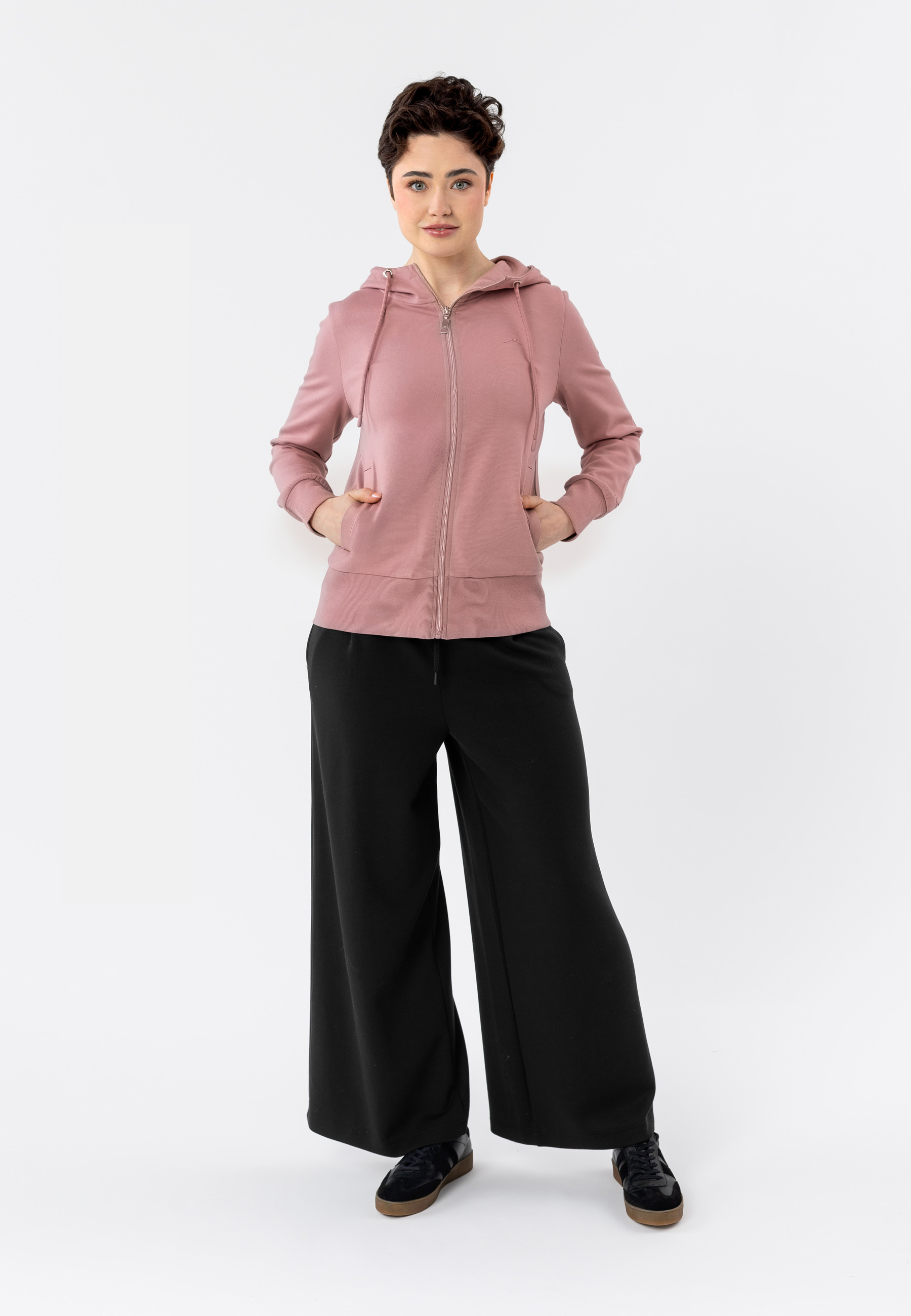 Czarne, luźne spodnie dresowe N-MOCK