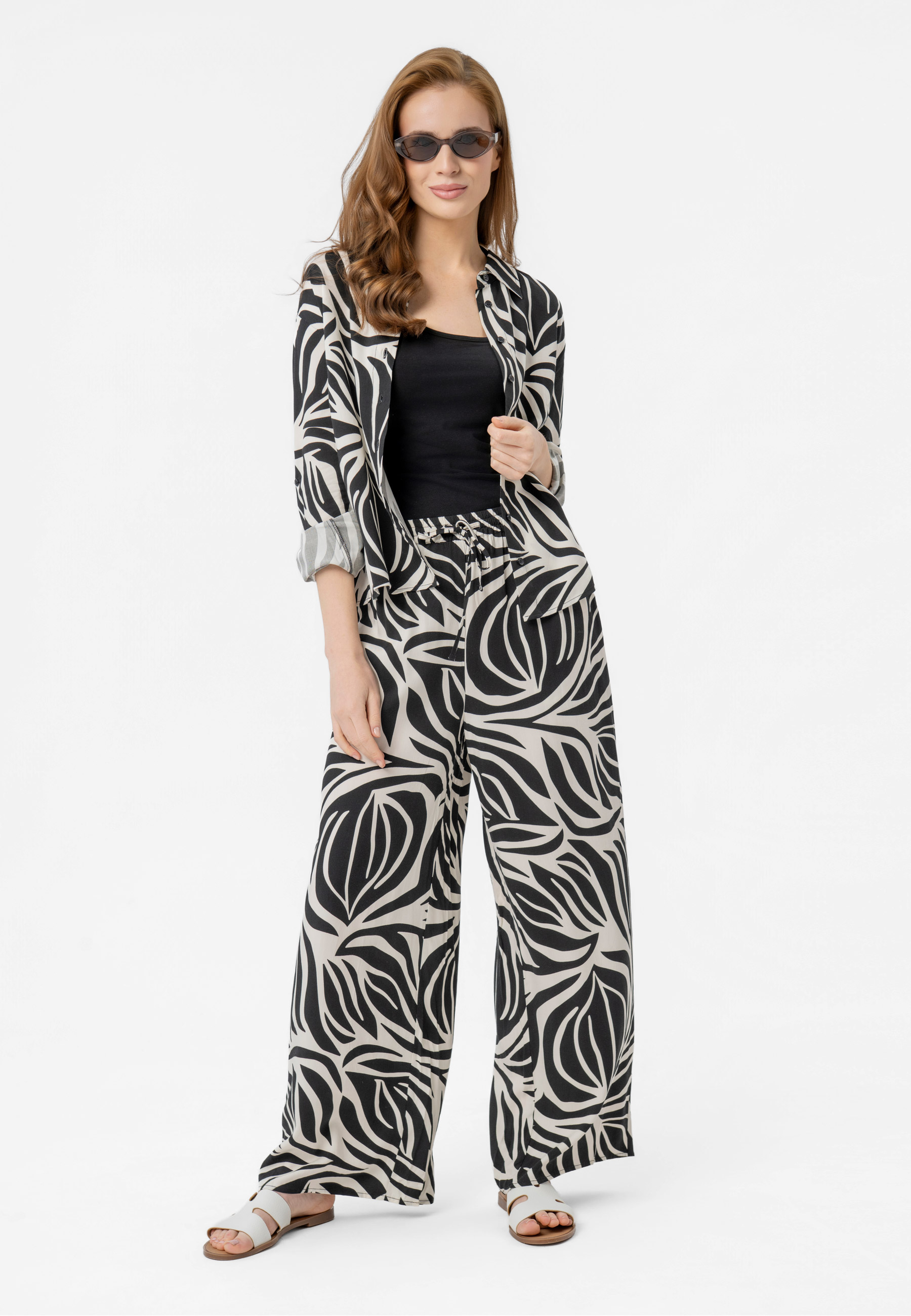 Luźne spodnie z wzorem R-DOLANA